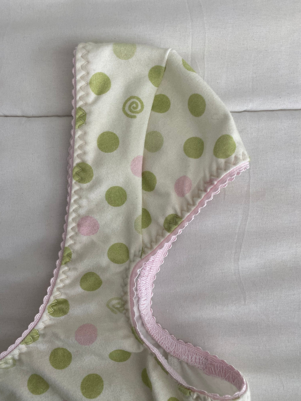 S green & pink dotted/swirl top
