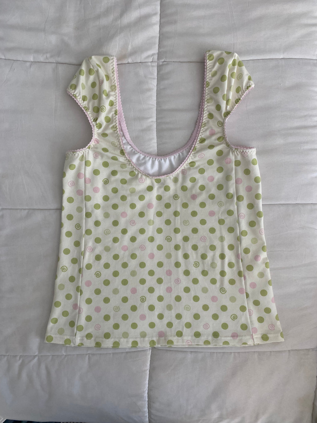 S green & pink dotted/swirl top