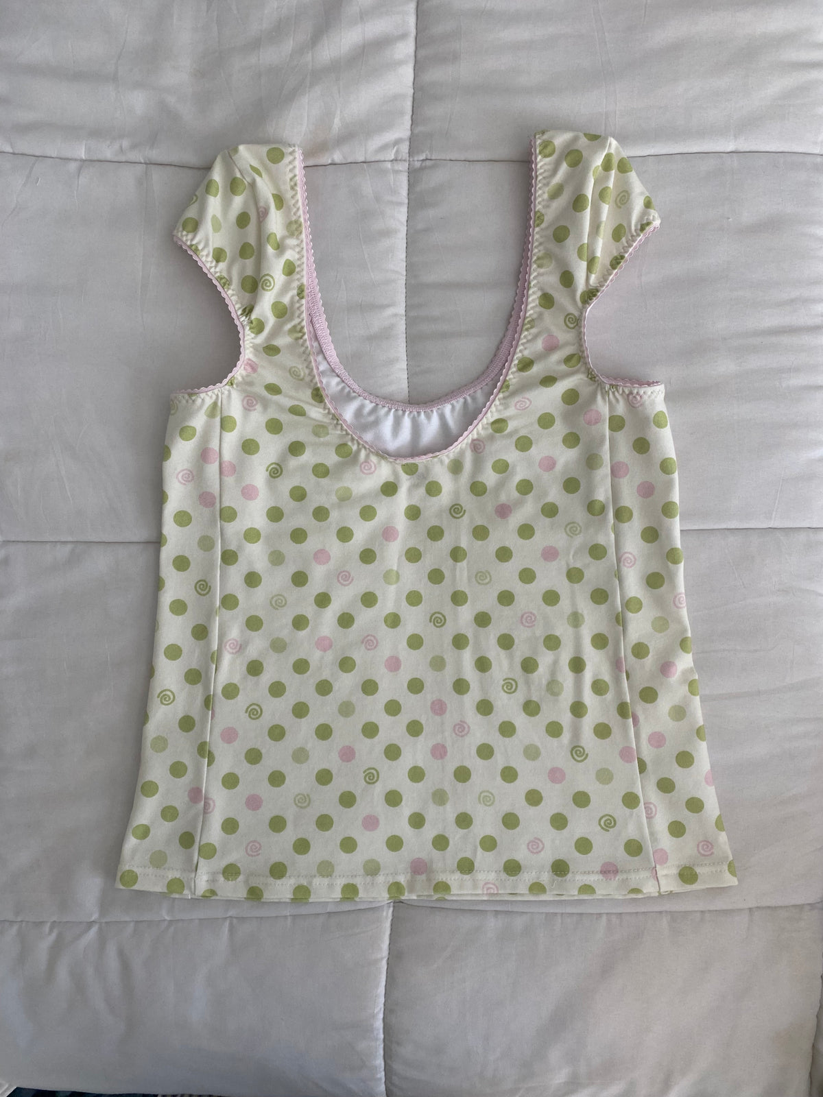 S green & pink dotted/swirl top
